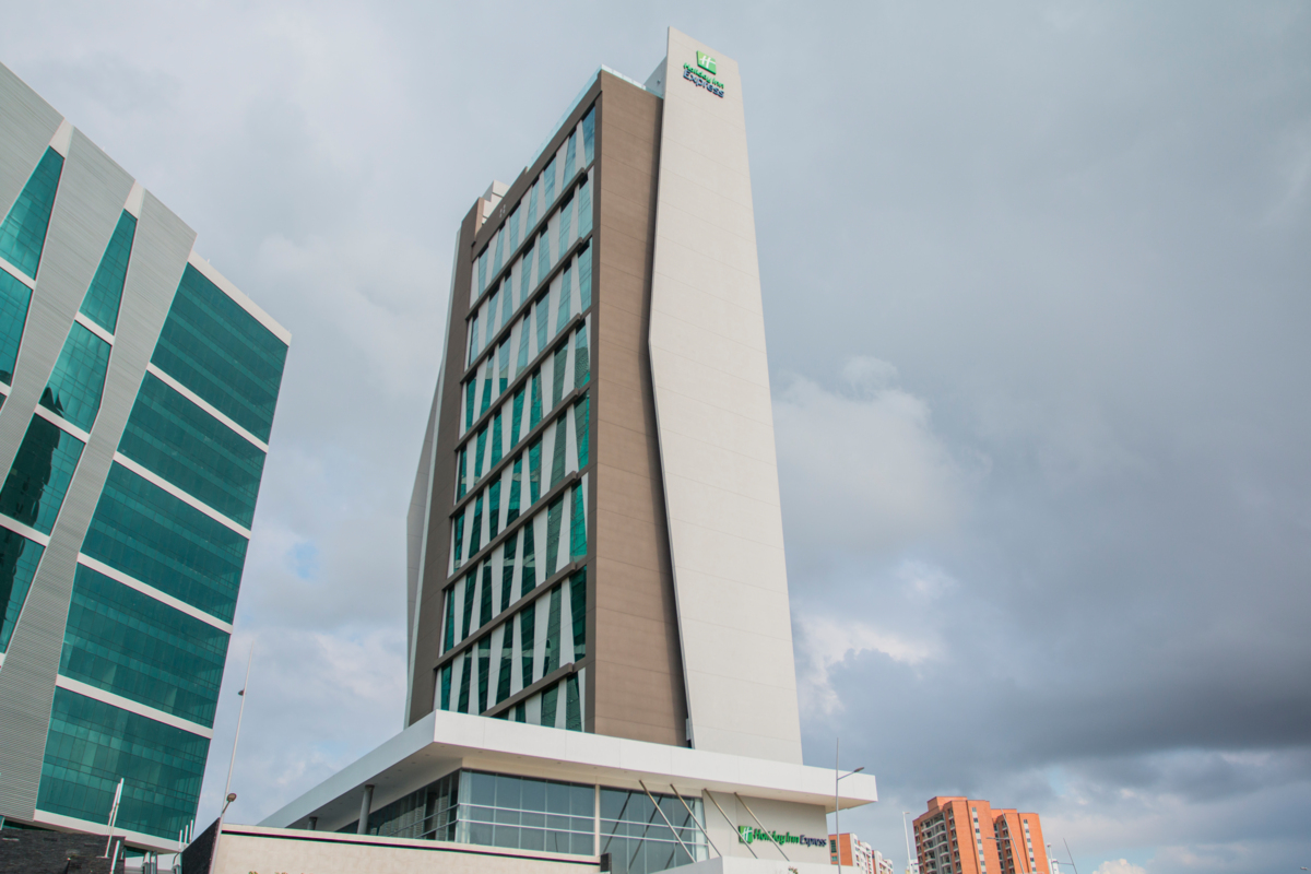 Edificio de oficinas 1/4)