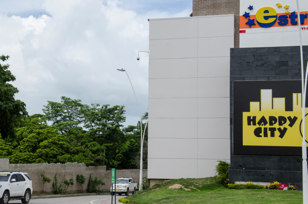 Edificio comercial 2/4)
